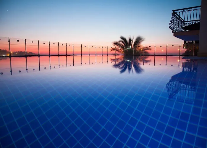 Отель Golden Age Crystal