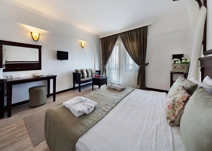 Отель Golden Age Crystal